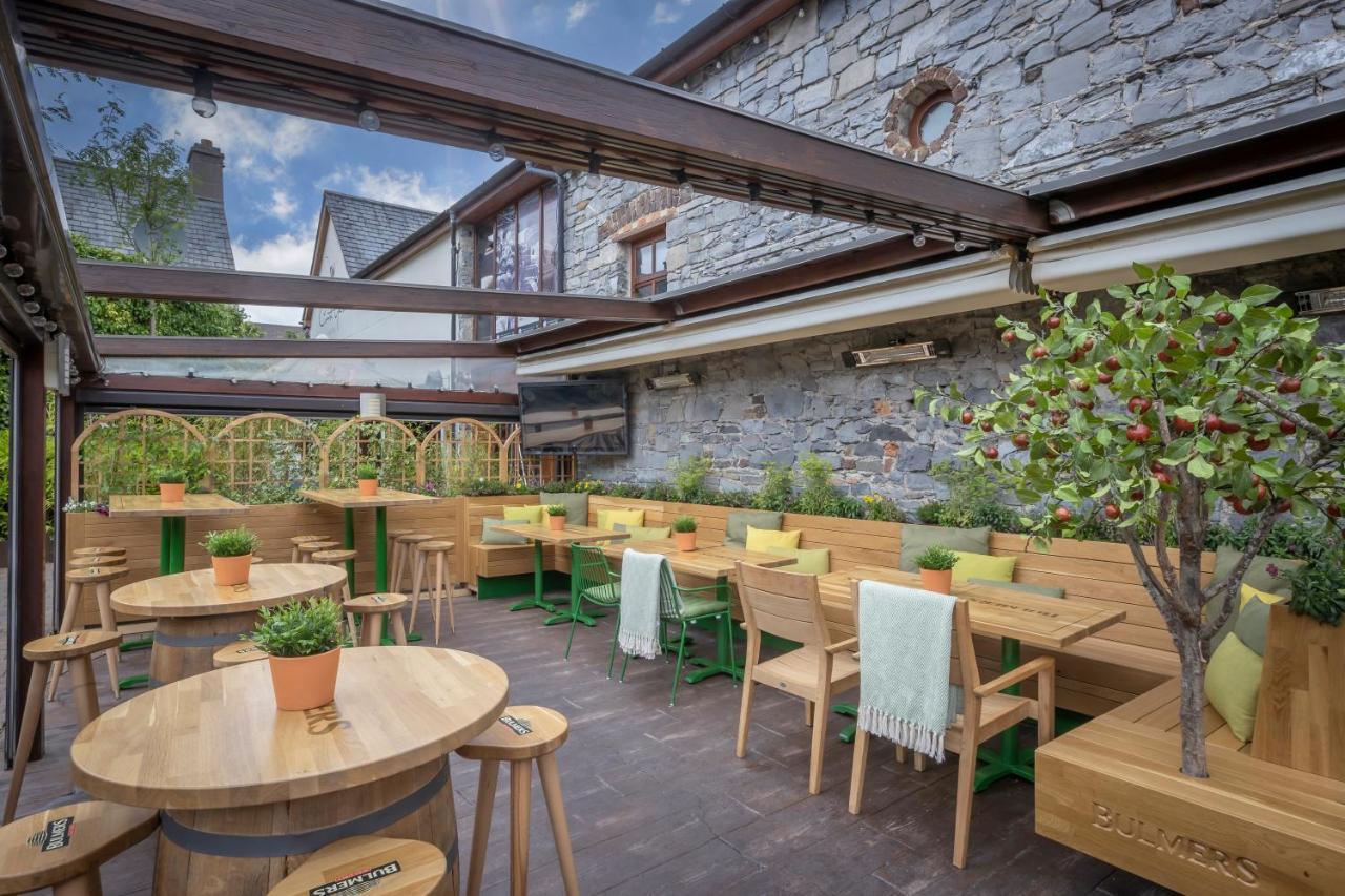 Court Yard Hotel Leixlip Bagian luar foto