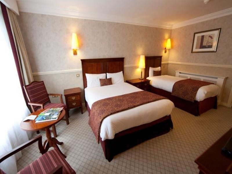 Court Yard Hotel Leixlip Bagian luar foto