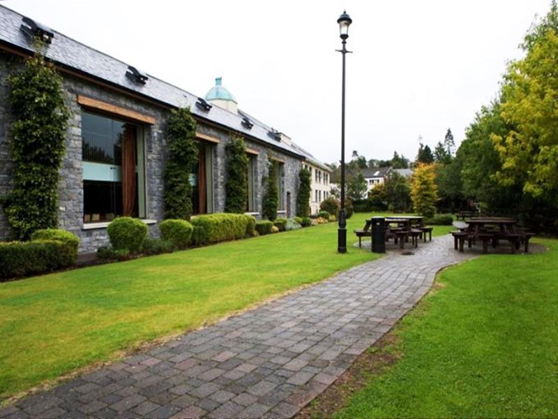 Court Yard Hotel Leixlip Bagian luar foto
