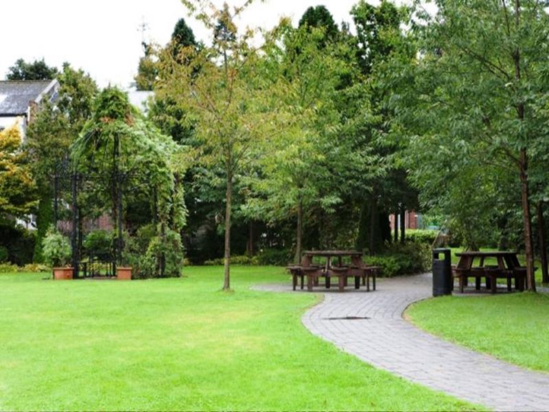 Court Yard Hotel Leixlip Bagian luar foto