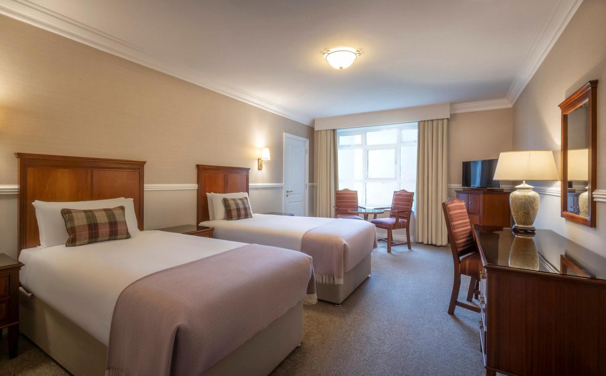 Court Yard Hotel Leixlip Bagian luar foto