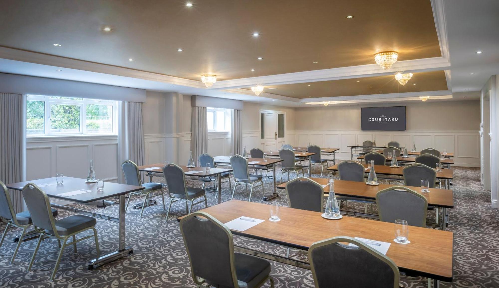 Court Yard Hotel Leixlip Bagian luar foto