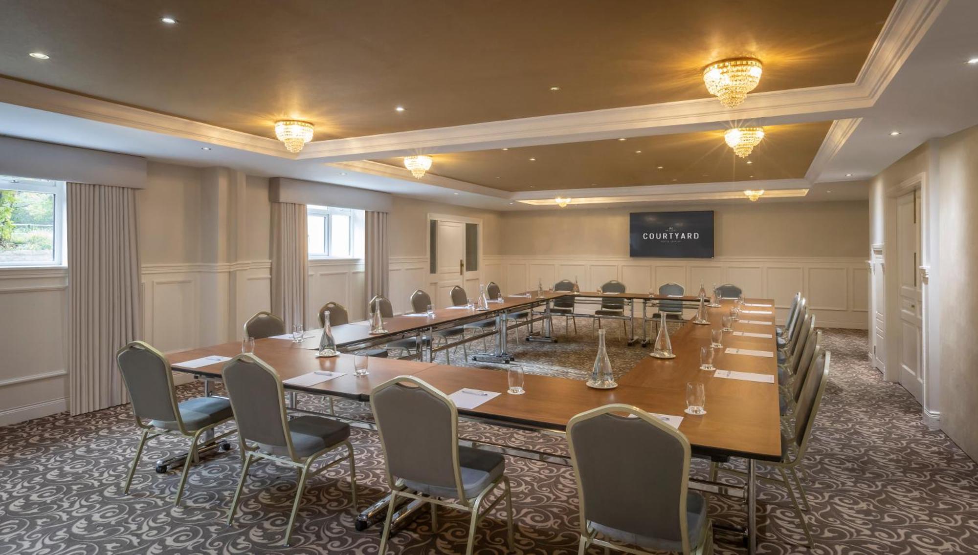 Court Yard Hotel Leixlip Bagian luar foto